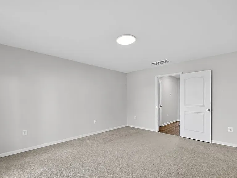633 Eking Green Dr — Photo 4
