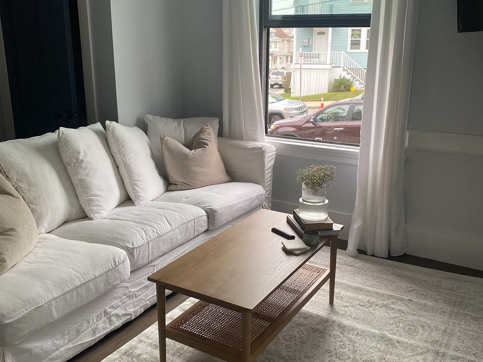 3 bed, 2.0 bath, 1000 sqft, $3,300 — Photo 3
