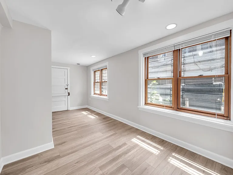 1335 W Melrose St #1R — Photo 10