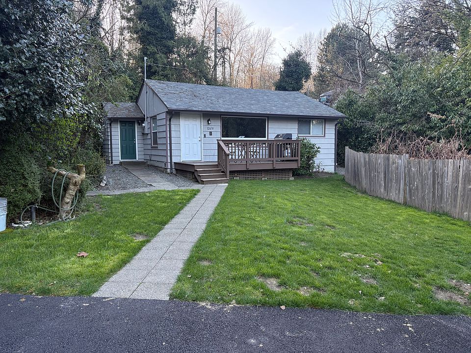 Single family home with great deck