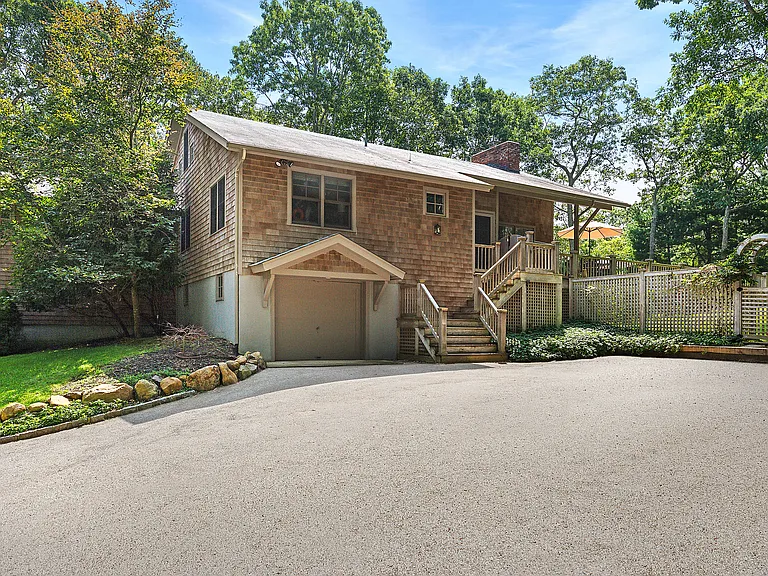 647 Hands Creek Rd — Photo 2