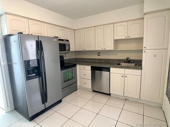 2nd image of 949 Pennsylvania Ave APT 405