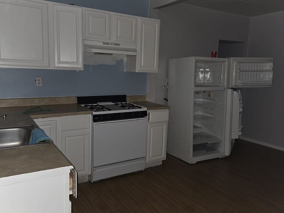 2nd image of 75 E Railroad Ave