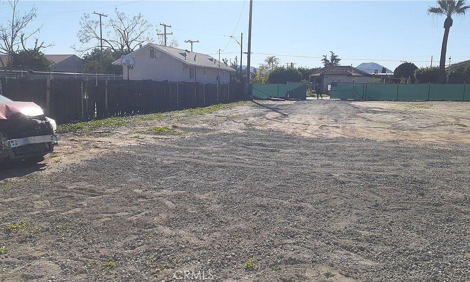 2nd image of 416 W Oak St