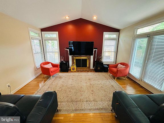 5th image of 2062 Madrillon Rd