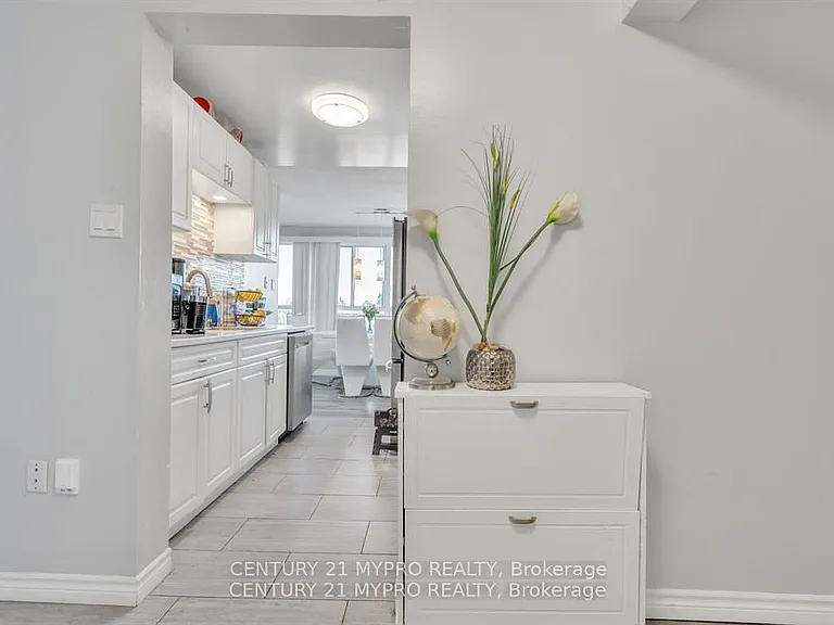 600 Grenfell Dr #410 — Photo 8