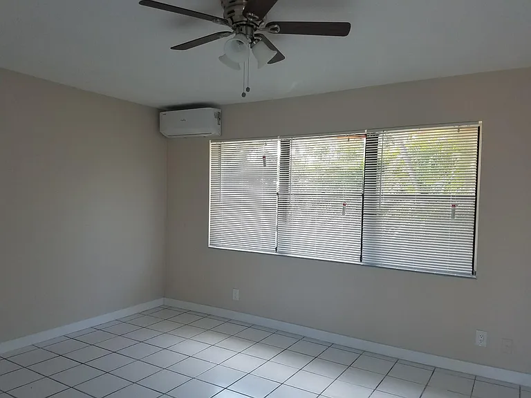 1223 NE 18th Ave #5 — Photo 2