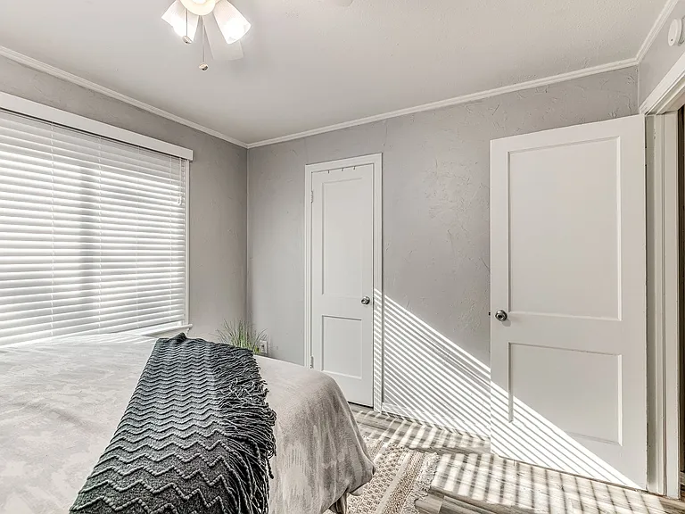 2912 W Fairfield Ave — Photo 21