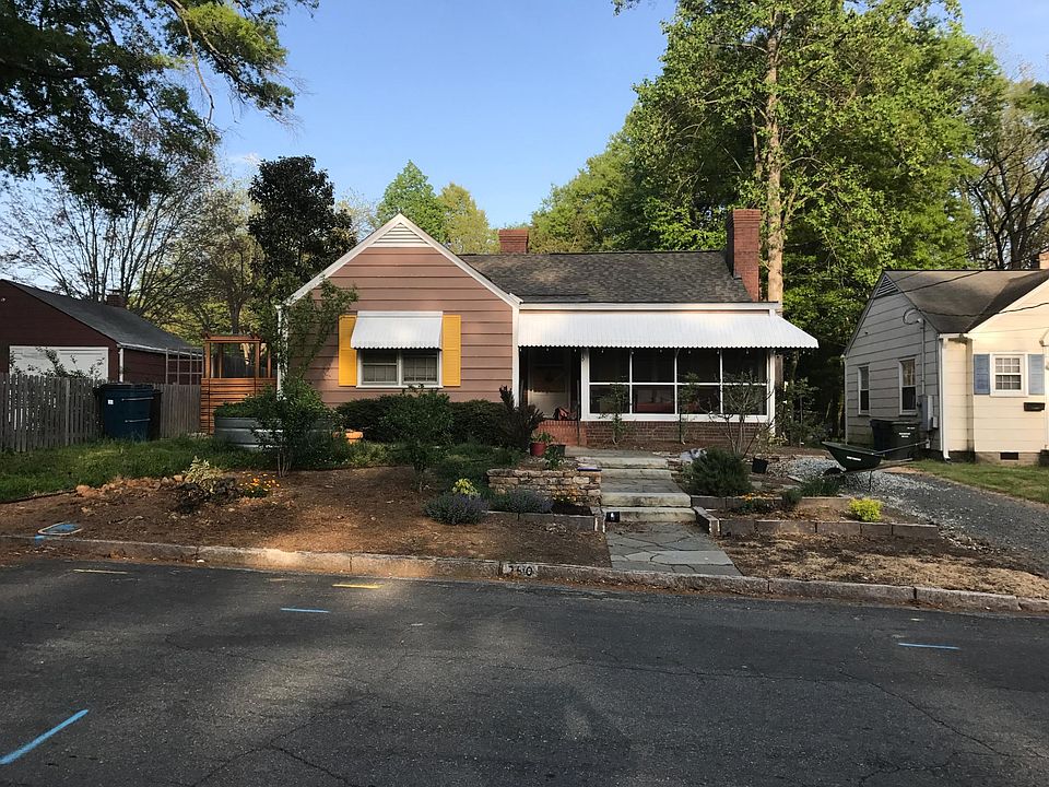 Front view of the home.