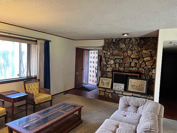 3rd image of 944 Edgewood Dr