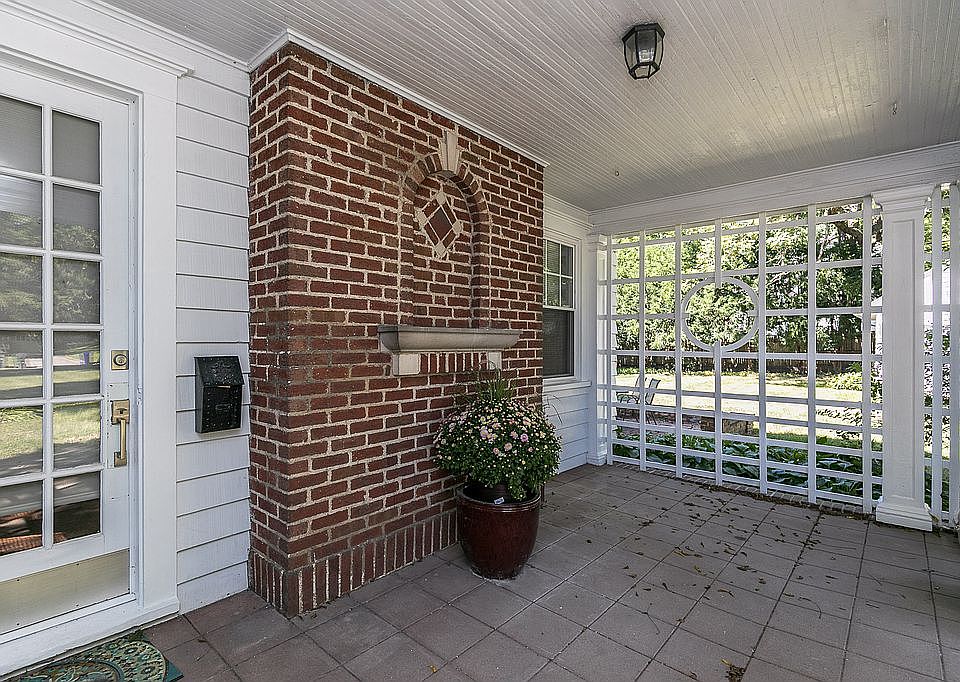 1st image of 555 Knollwood Dr SE