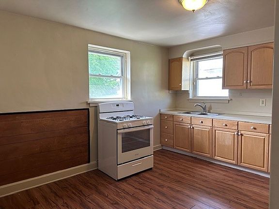 5th image of 104 S 16th St APT B