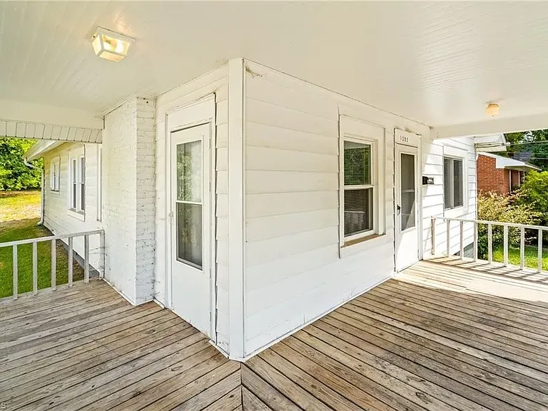 1203 Vance St — Photo 7