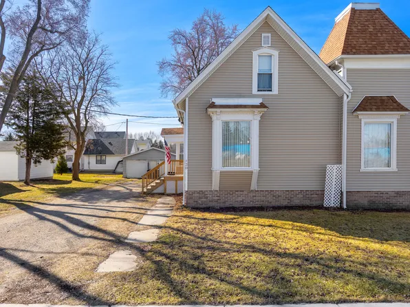 130 E Ogden St, Capron, IL 61012