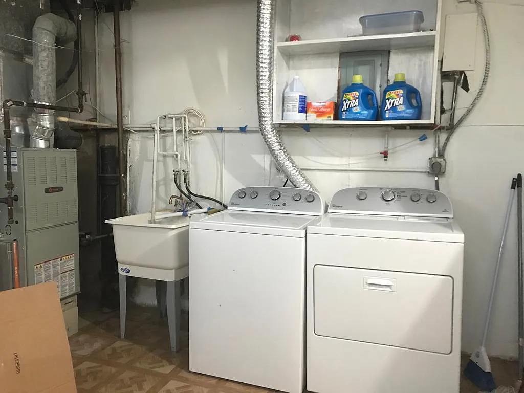 3 bed, 1.5 bath, 1123 sqft, $2,200 — Photo 3