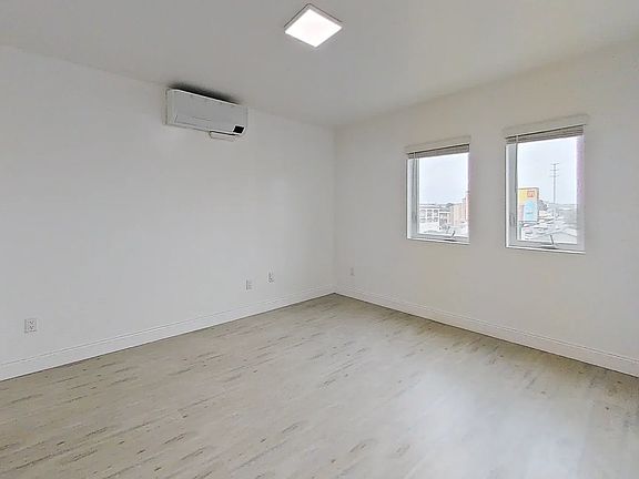 4th image of 2428 Highland Ave #302