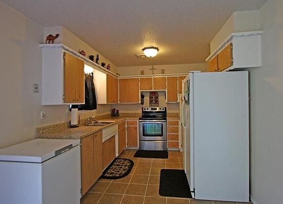 4th image of 325 Park Dr
