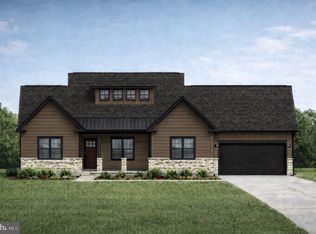 40 Stormfield Dr W, Martinsburg, WV 25404