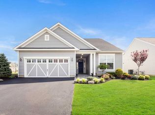 9 Republic Dr, Monroe Township, NJ 08831