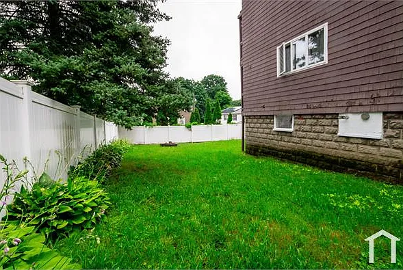 3 bed, 5655 sqft, $3,420 — Photo 3
