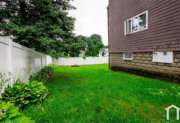 3rd image of 98 Winter St #2