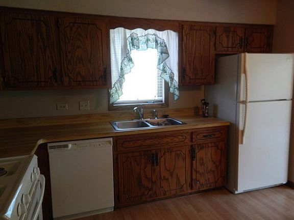 5th image of 15651 Garden View Ct