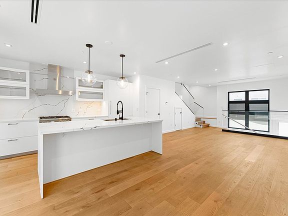 2nd image of 1408 N Poinsettia Pl #1/4-1410