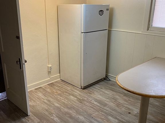 5th image of 1605 Gold Ave SE #B