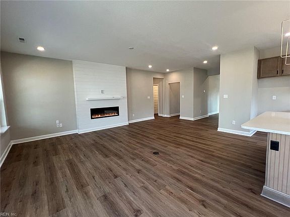 2nd image of 4407 Abercorn Dr