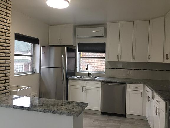 3rd image of 632 Avenue W #2