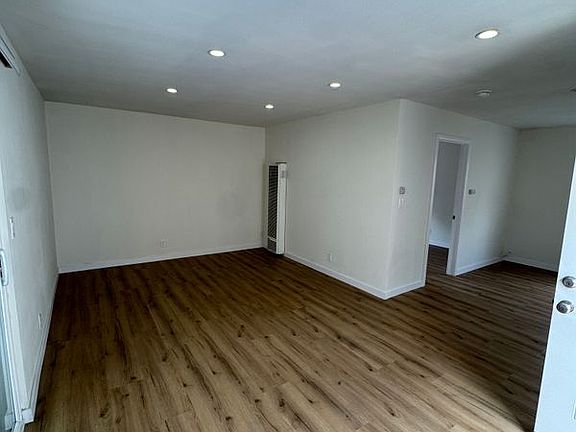 4th image of 1153 E 71st St