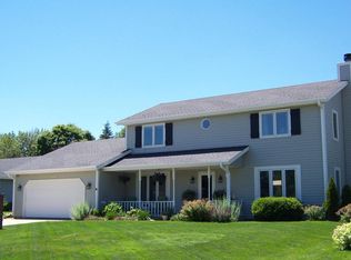 W163N10455 Ridgeview Ln, Germantown, WI 53022