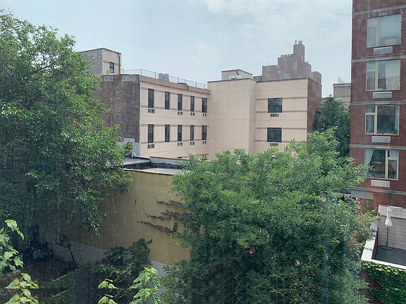 4th image of 182 E 111th St APT 3