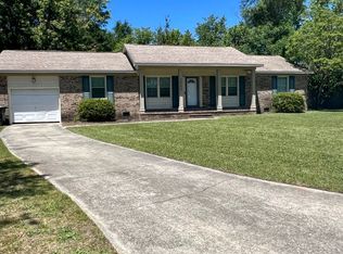 2000 Lakebarry Cir, Fayetteville, NC 28304