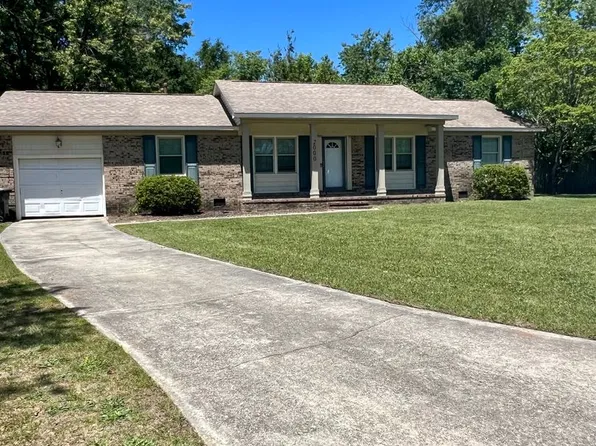 2000 Lakebarry Cir, Fayetteville, NC 28304