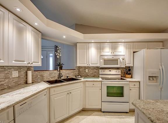 3rd image of 27521 Pinecrest Ln