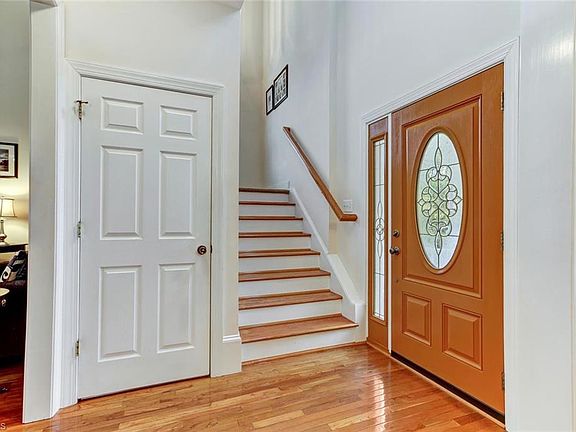 4th image of 3912 Lloyds Ct