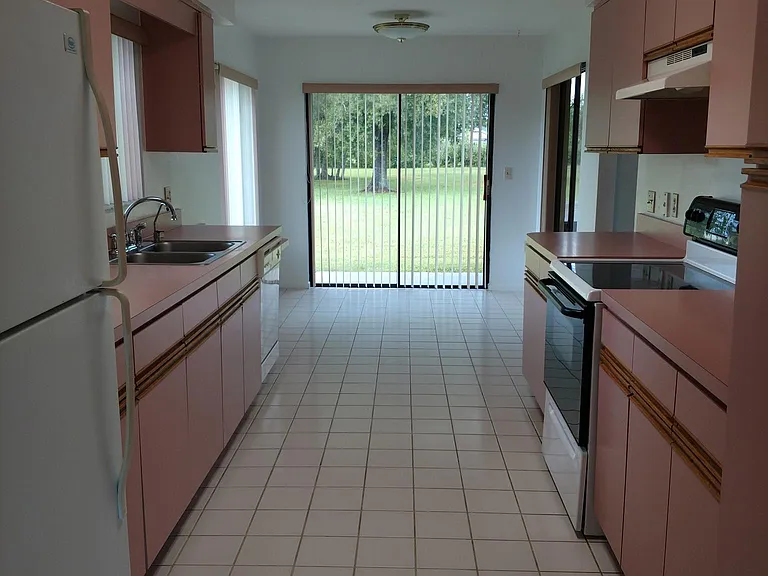 2696 La Alameda Ave — Photo 16