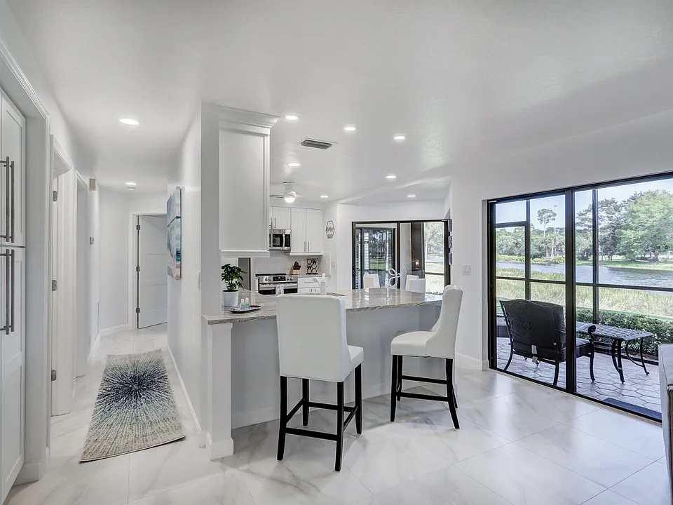 6 Lexington Ln E #D