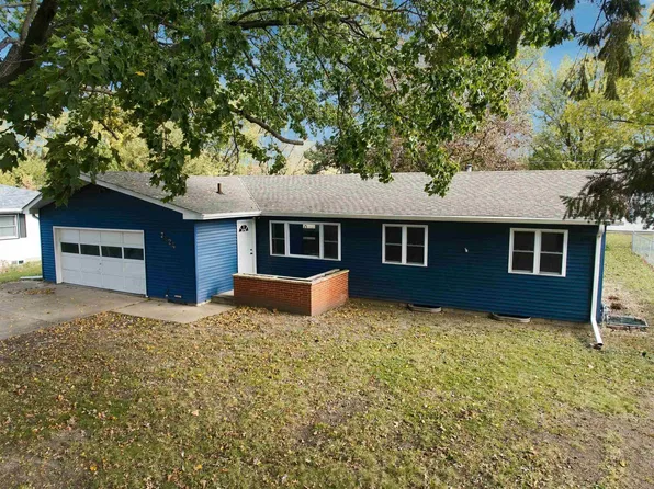 3824 Clearview Dr, Cedar Falls, IA 50613