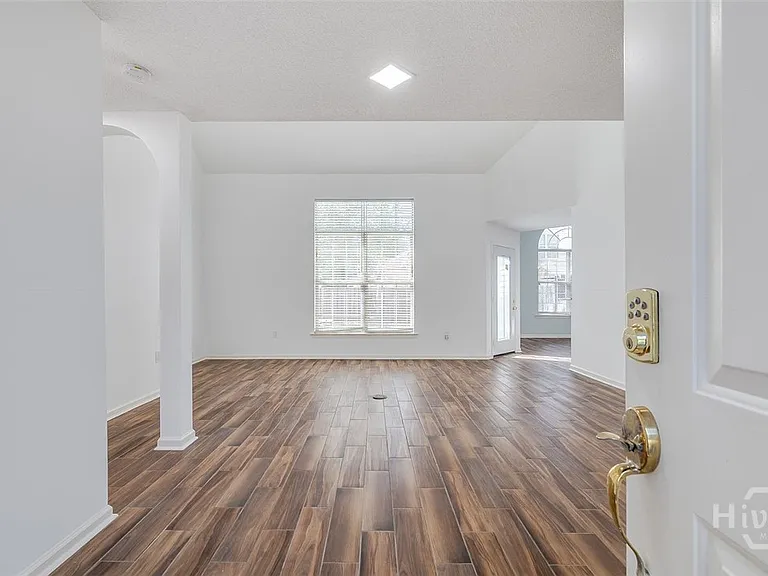 108 Village Lake Dr — Photo 6