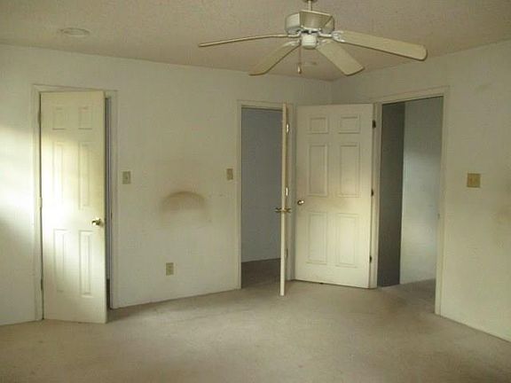 3rd image of 1209 W Lakeshore Dr