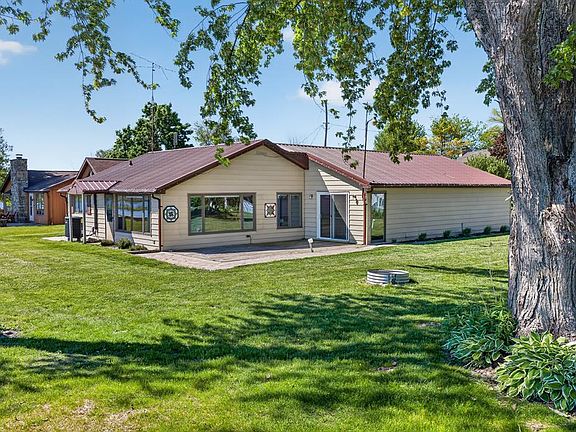 4th image of 8890 Twin Harbor Rd