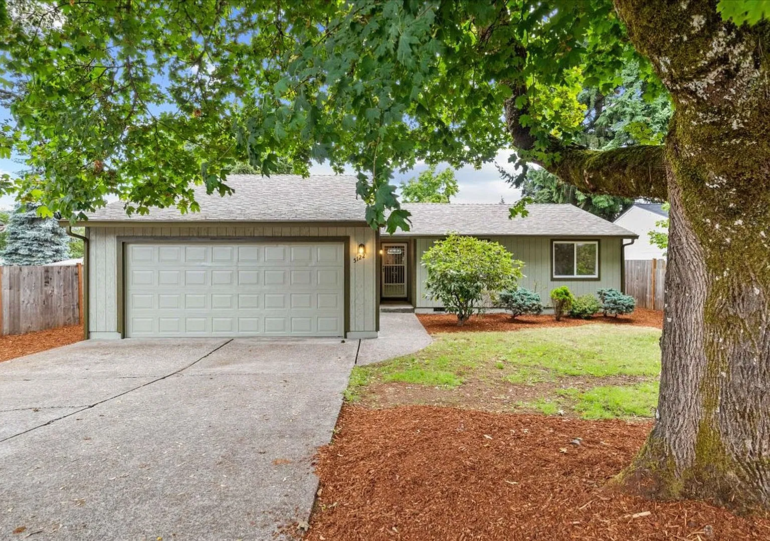 October Free Rent! Updated Single Level 3 Bedroom / 2 Bath Home In Salem ~ Apply Today! — Photo 1