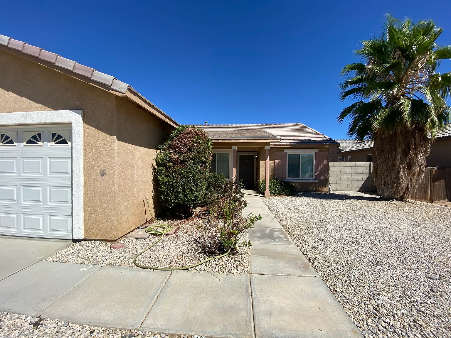 5 bed, 1580 sqft, $2,200 — Photo 2