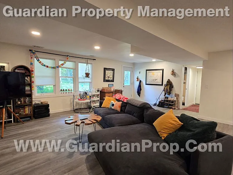 1445 Cherry Pl — Photo 15
