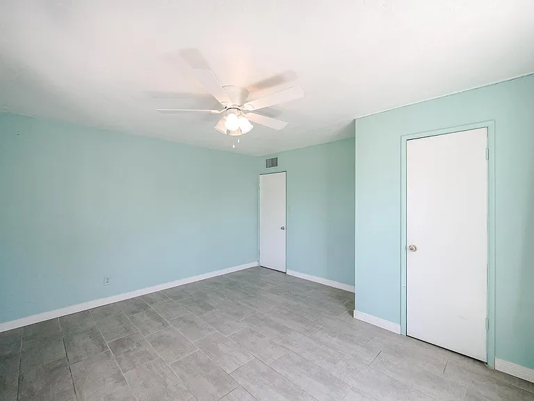 2217 E Harvard St — Photo 29