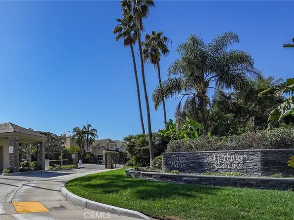 16261 Santa Barbara Ln, Huntington Beach, CA 92649