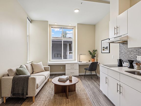 4th image of 714 N 95th St #111