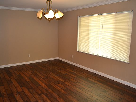 5th image of 1112 Hillvale St